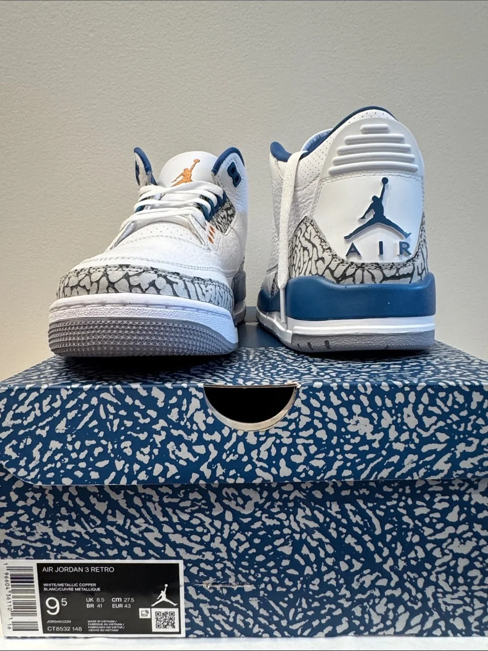 Air Jordan 3 Retro “Wizards”                       White/Metallic Copper